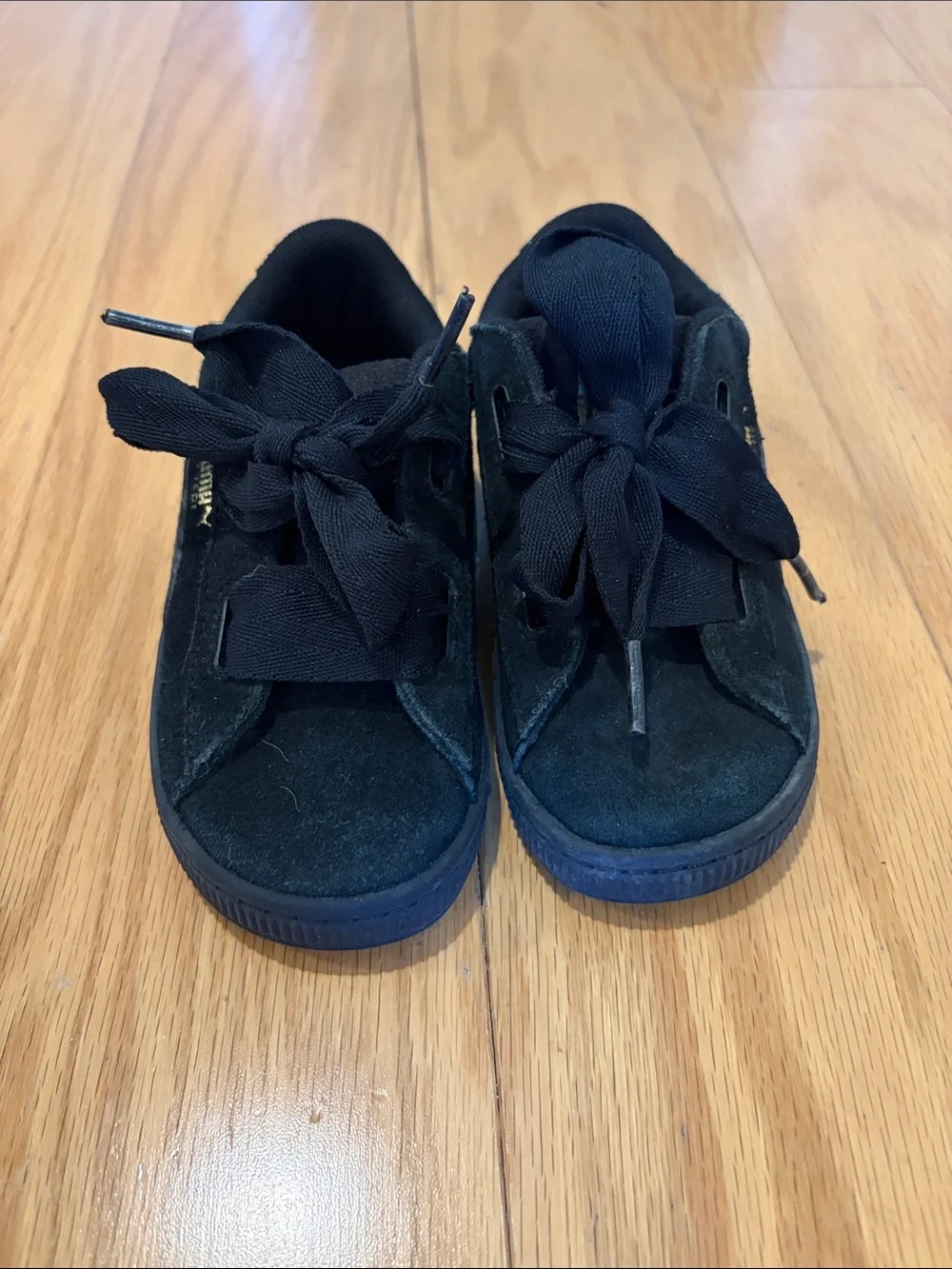 Puma Kids Navy and Black Suede Heart Bow Sneakers
